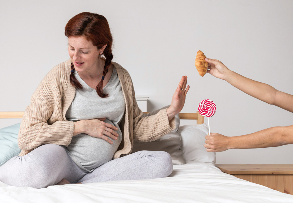photo pregnant woman refusing snacks