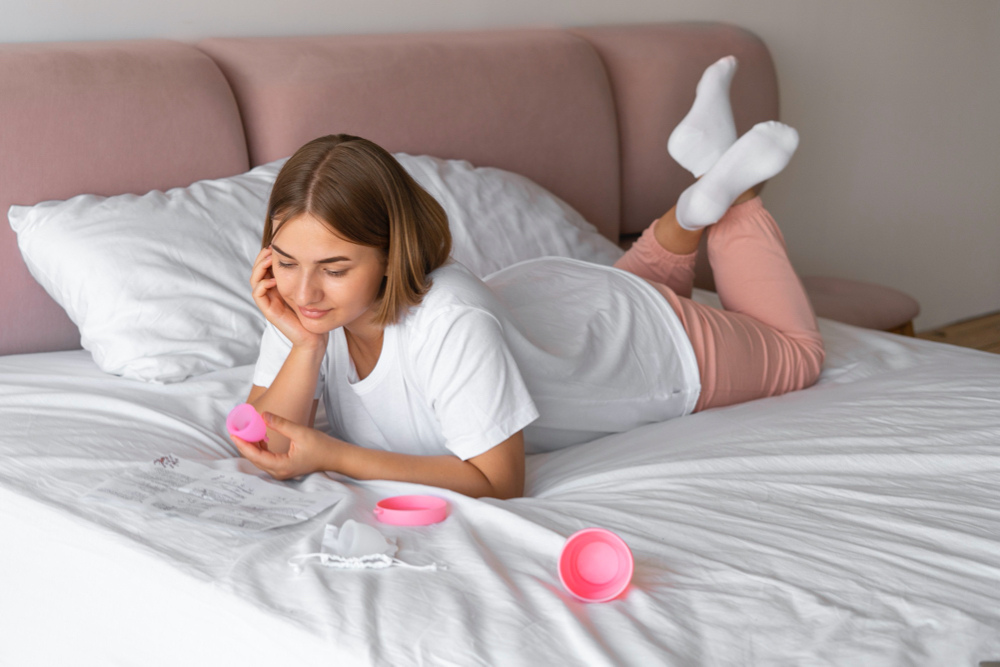 photo woman holding menstrual cup full shot