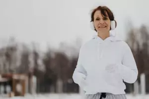 Medium shot woman running with headphones